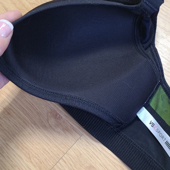Victoria Secret Sport Bra - Picture 5 of 6